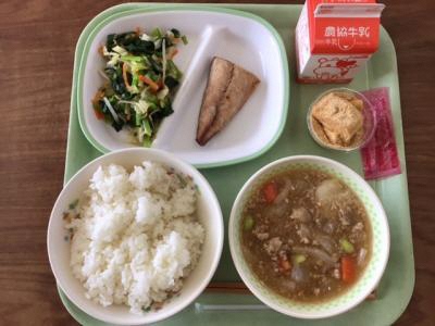 給食(くず餅)