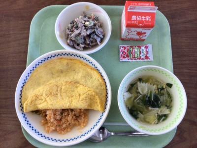 給食（オムライス）