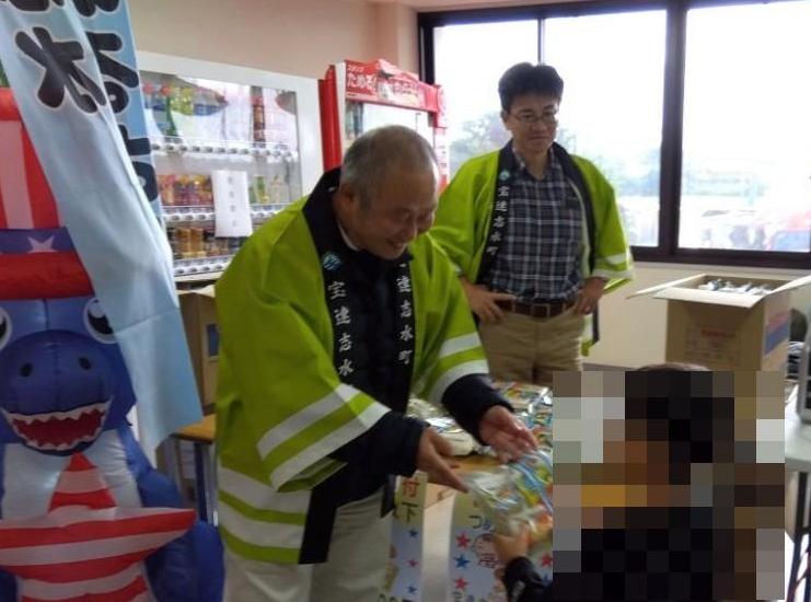 ティラノサウルスレースでお菓子無料配布