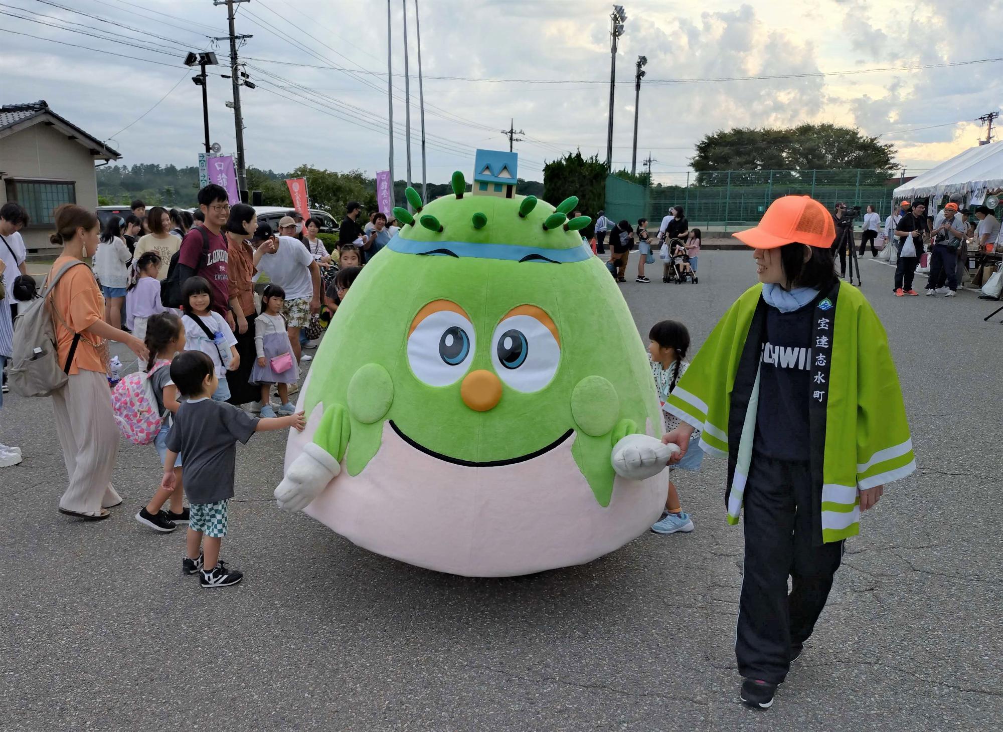 町マスコットキャラクターのほっぴーさんも登場
