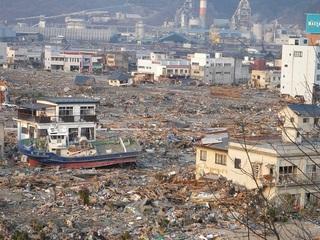 東日本大震災における津波によって被災された住宅地を上空から撮影した写真