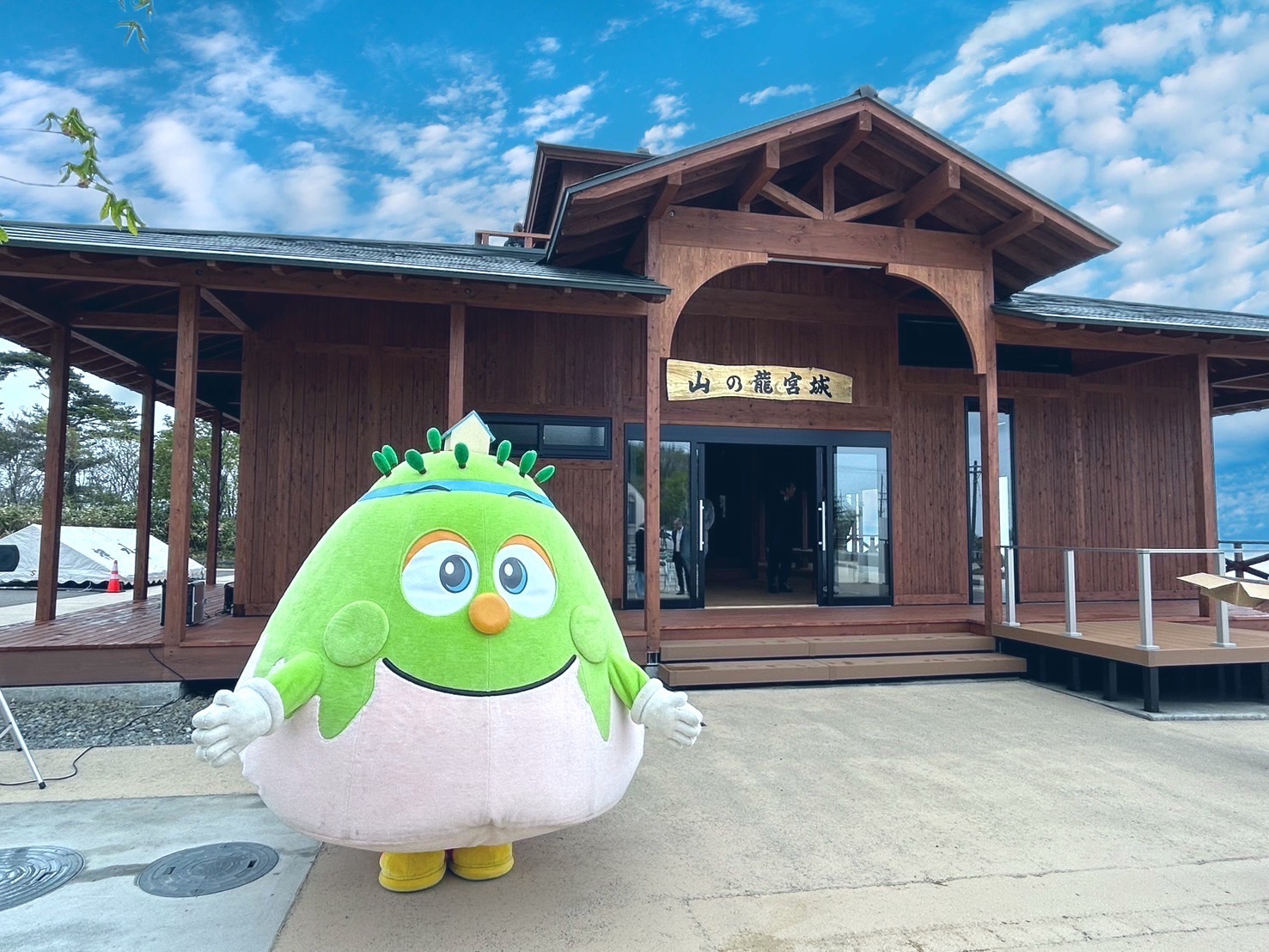 山の龍宮城外観